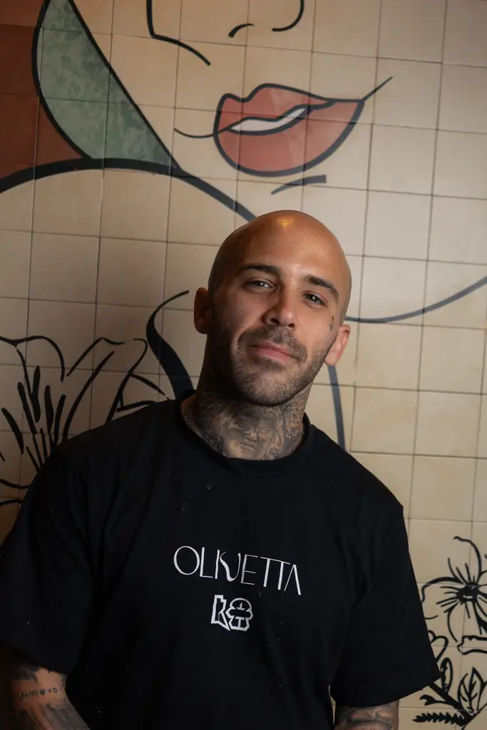 Chef preparando un plato de fusión